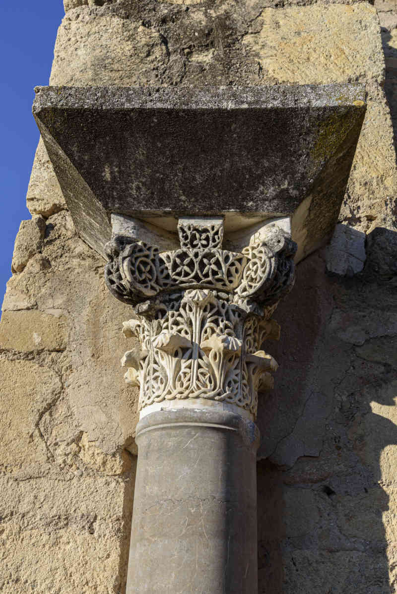 Córdoba - conjunto arqueológico Madinat al-Zahra o ciudad califal de Medina Azahara 05 - Basílica superior.jpg